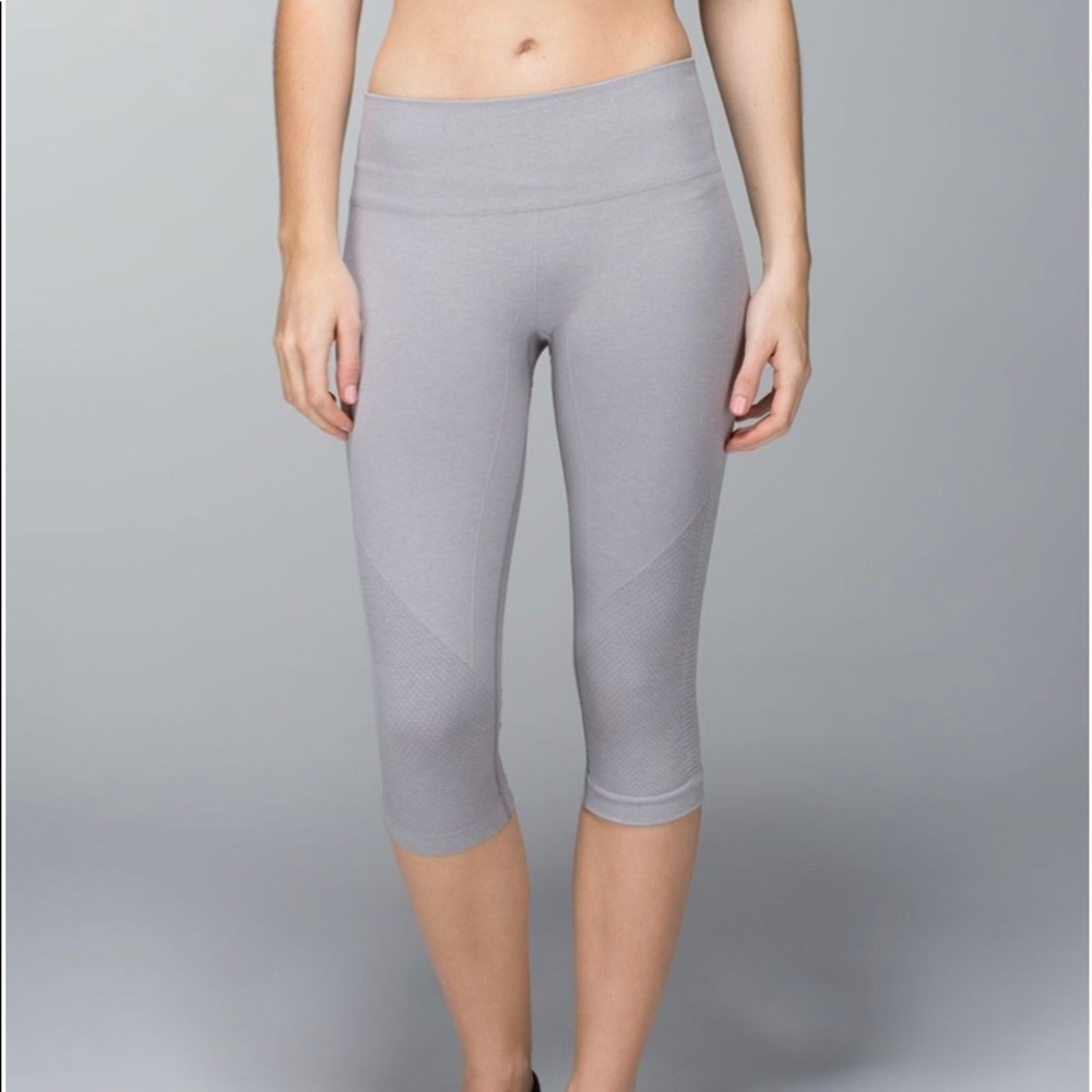 EUC LULULEMON IN THE FLOW CROP II